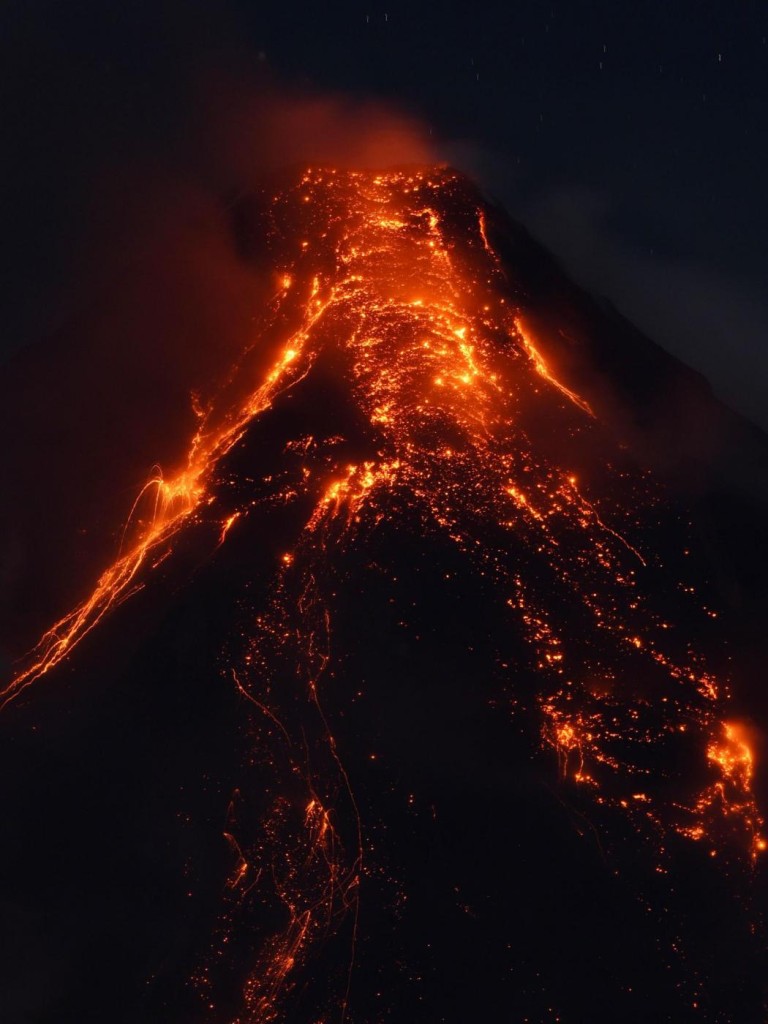 eruzione vulcano mayon
