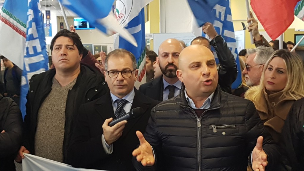 aeroporto dello stretto fratelli d'italia