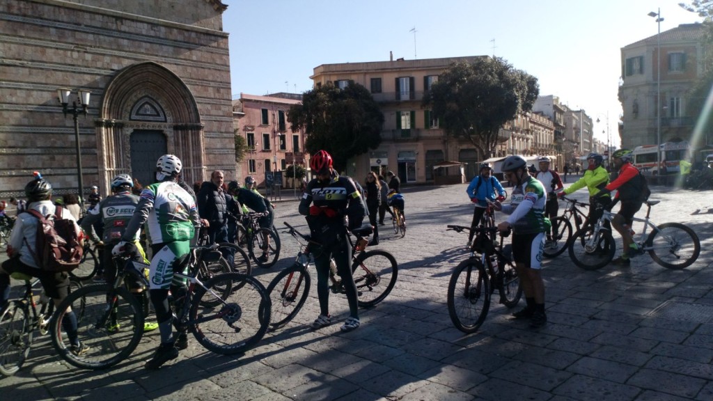 messina pedalata amici di edy piazza duomo (2)