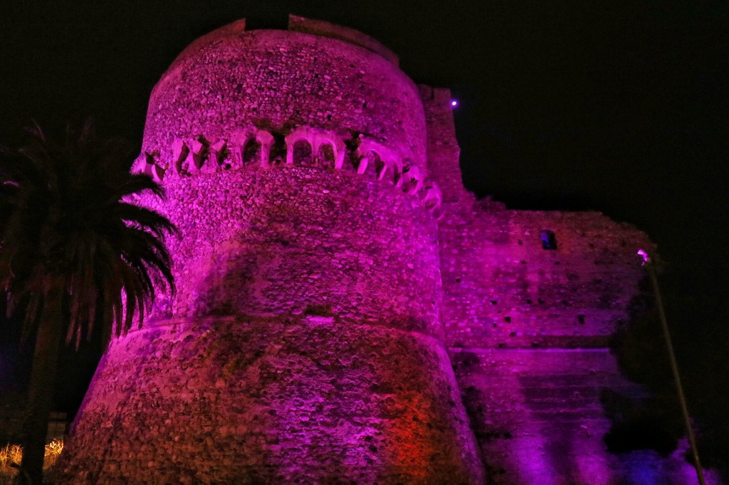 castello aragonese colorato giornata epilessia