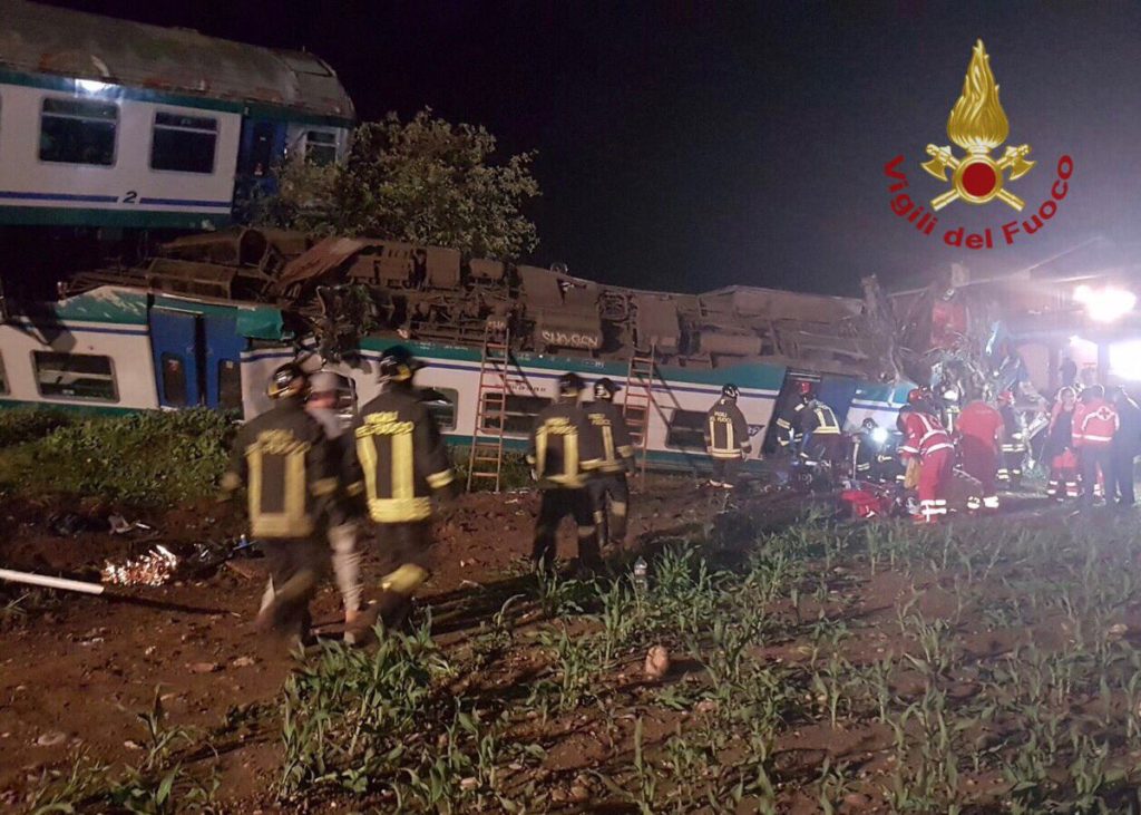 incidente treno camion torino