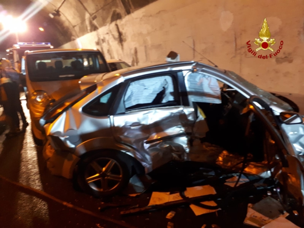 Grave incidente in autostrada dentro la galleria tra Rometta e Milazzo (3)