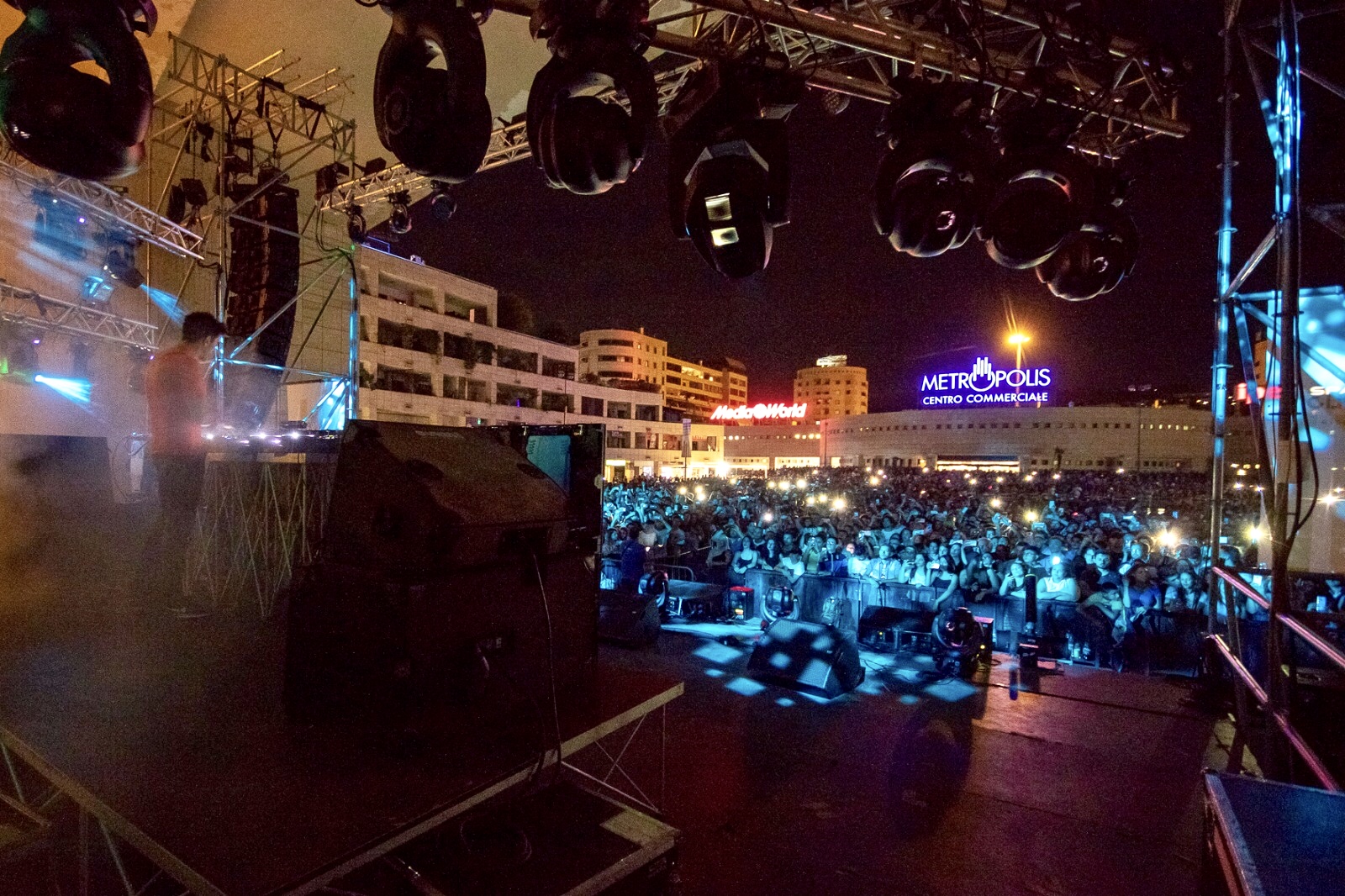 L’esibizione di Gabry Ponte e la piazza strapiena