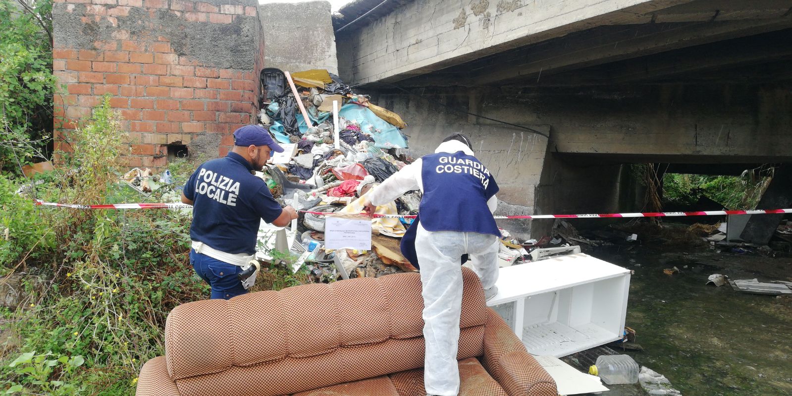 Torrente Pantano Bracaleone sigilli alla discarica abusiva (2)
