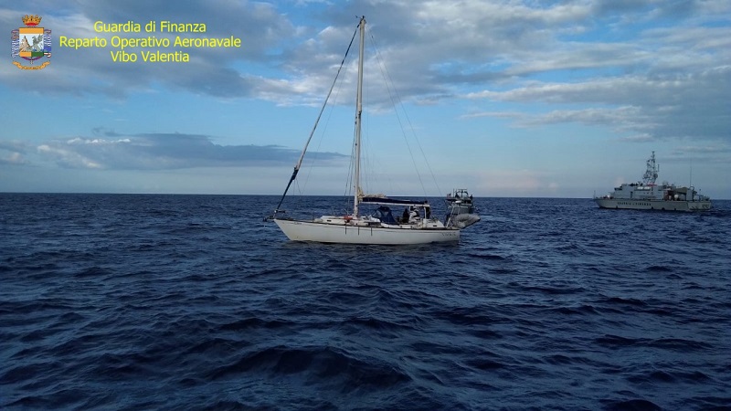 crotone scafisti migranti