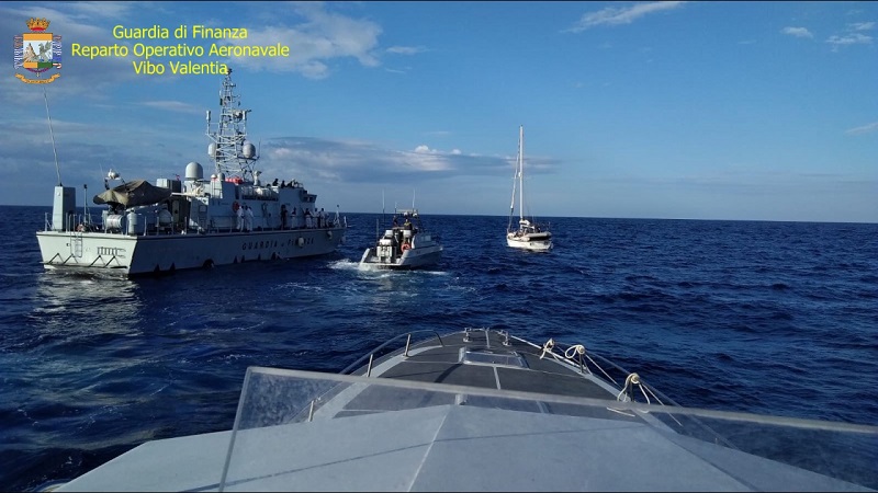 crotone scafisti migranti