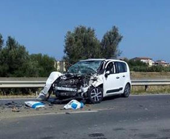 Ennesimo incidente stradale sulla SS106 nel crotonese, un ferito