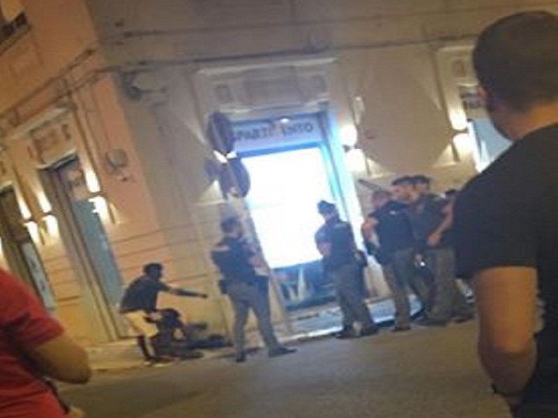 reggio calabria immigrati rissa polizia
