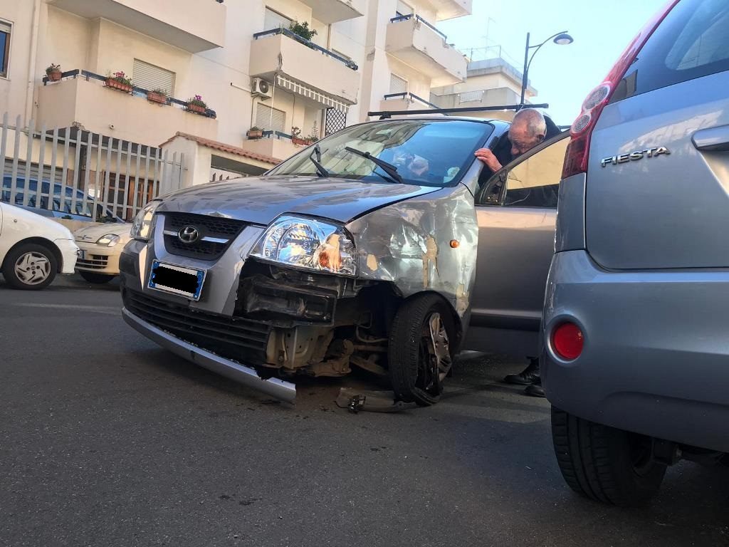 Reggio Calabria: incidente in Via Nazionale Pentimele, rallentamenti al ...