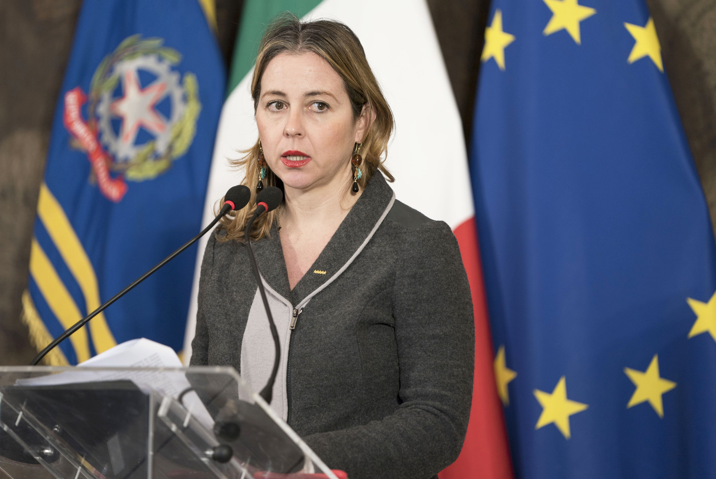 Presidente Giuseppe Conte e la ministra Giulia Grillo in conferenza a Reggio CalabriaPresidente Giuseppe Conte e la ministra Giulia Grillo in conferenza a Reggio Calabria