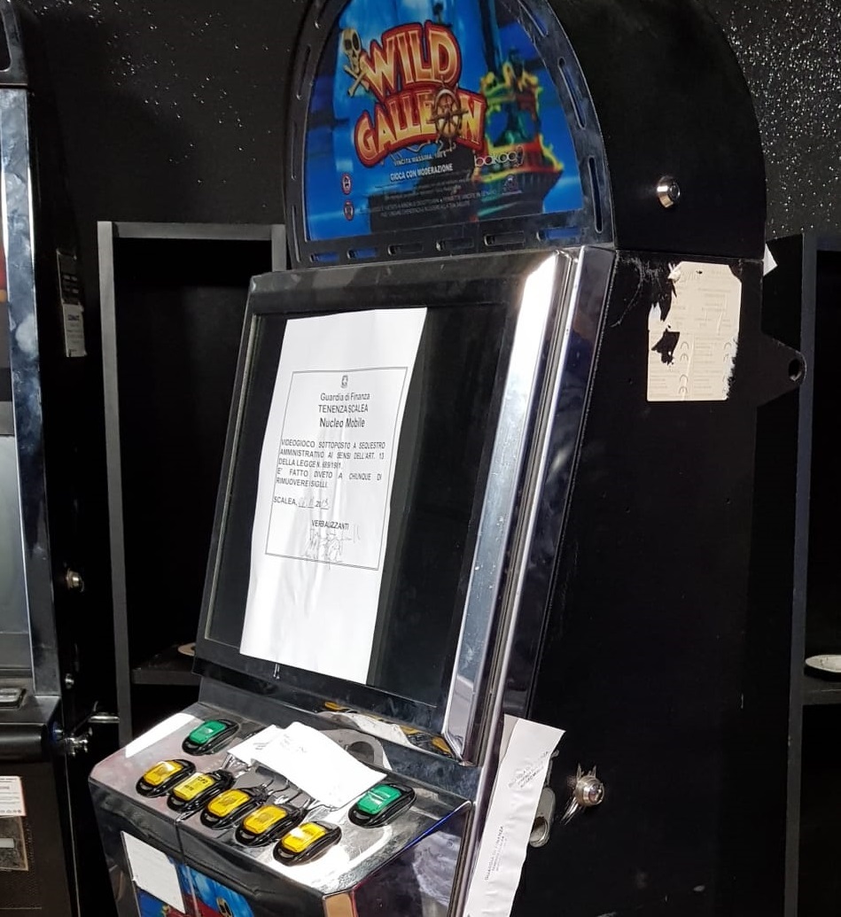 sequestro slot machine cosenza