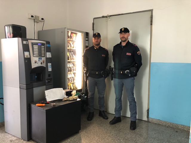 Reggio Calabria arresto ladro merendine
