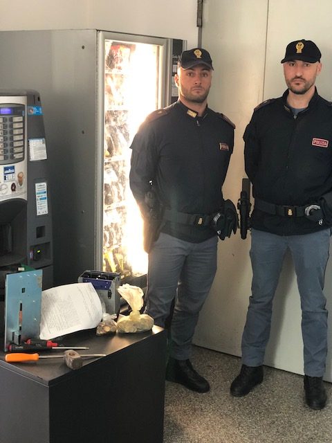 Reggio Calabria arresto ladro merendine