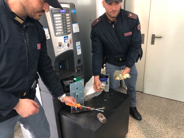 Reggio Calabria arresto ladro merendine