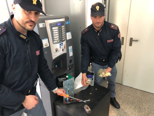Reggio Calabria arresto ladro merendine