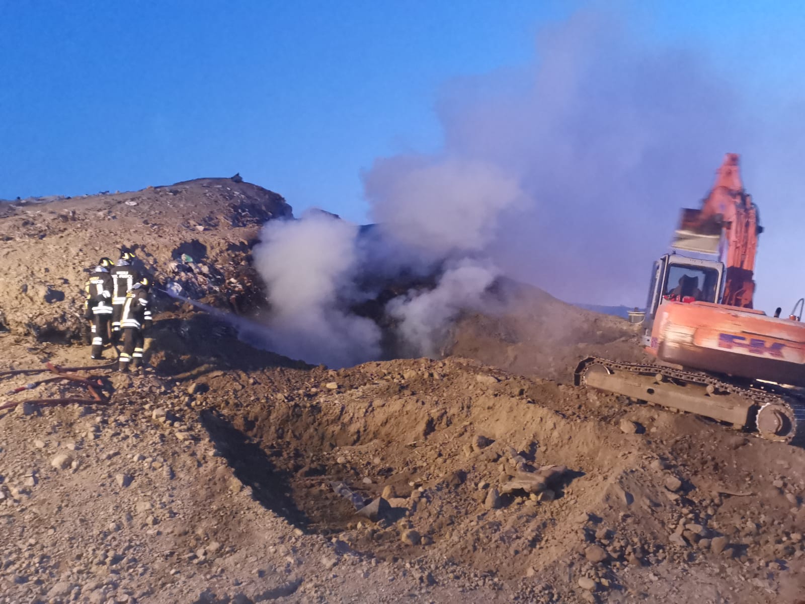 incendio discarica mazzarà sant’andrea (7)