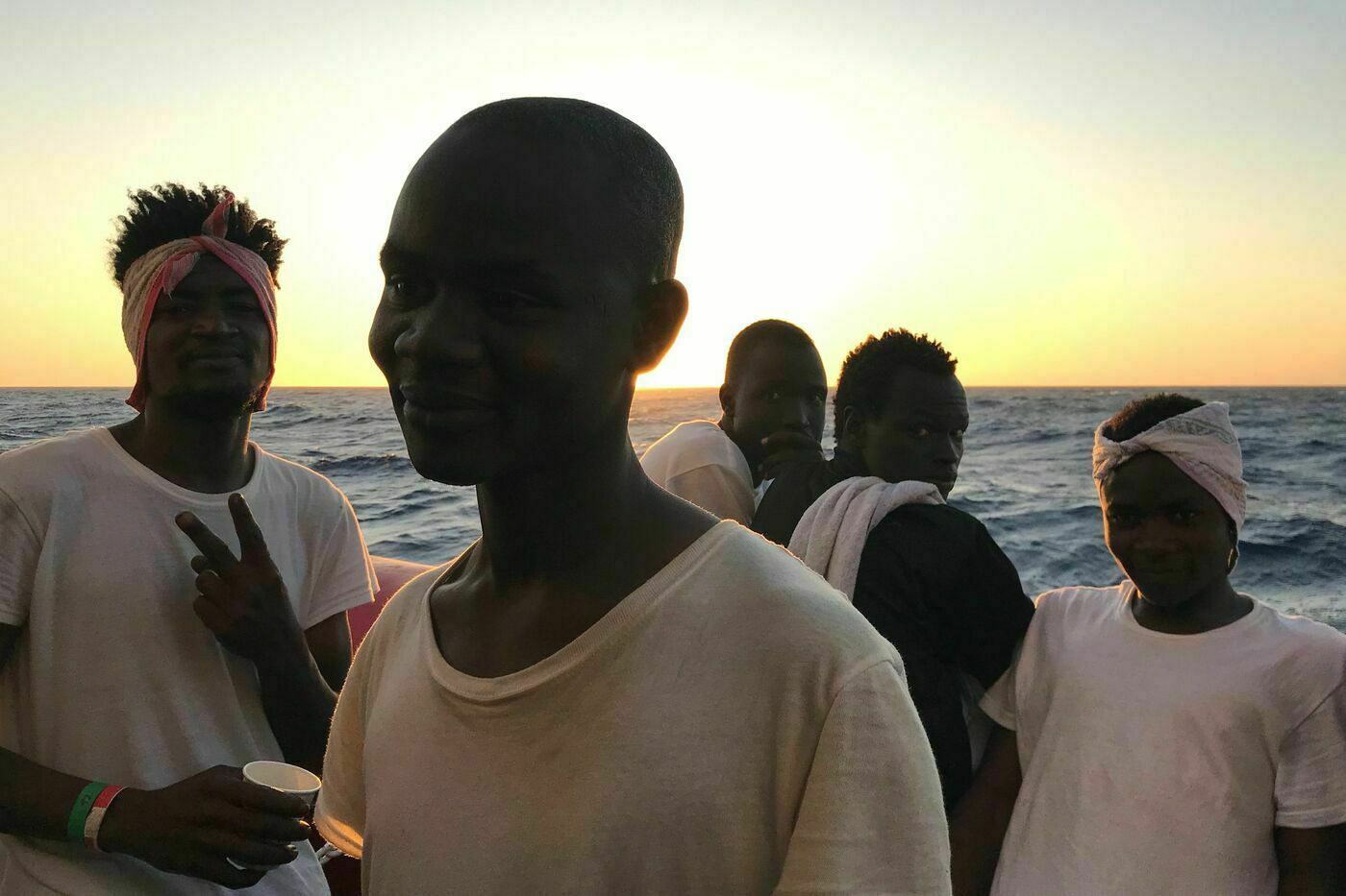 I migranti sulla nave ONG Ocean Viking
