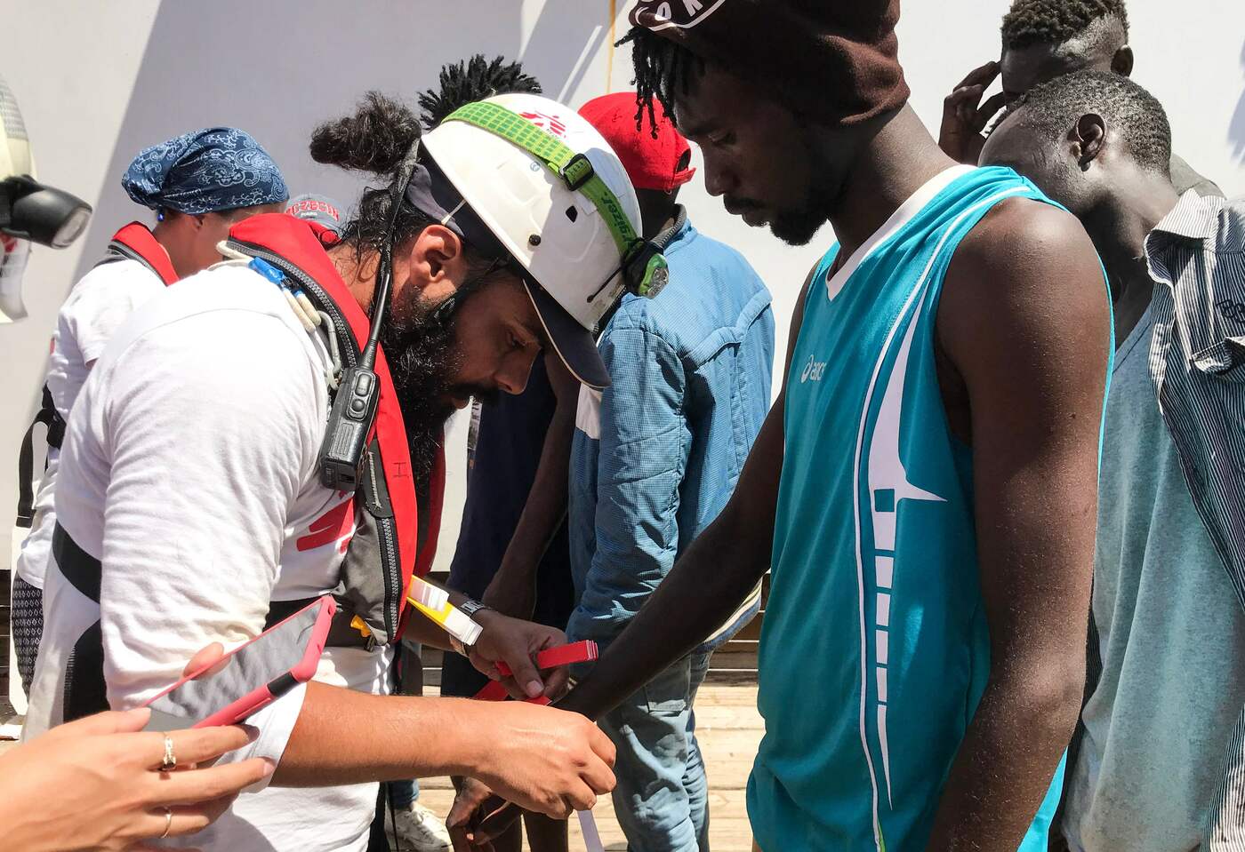 La nave "Ocean Viking" con a bordo i migranti dopo le operazione di salvataggio nel MediterraneoLa nave "Ocean Viking" con a bordo i migranti dopo le operazione di salvataggio nel Mediterraneo