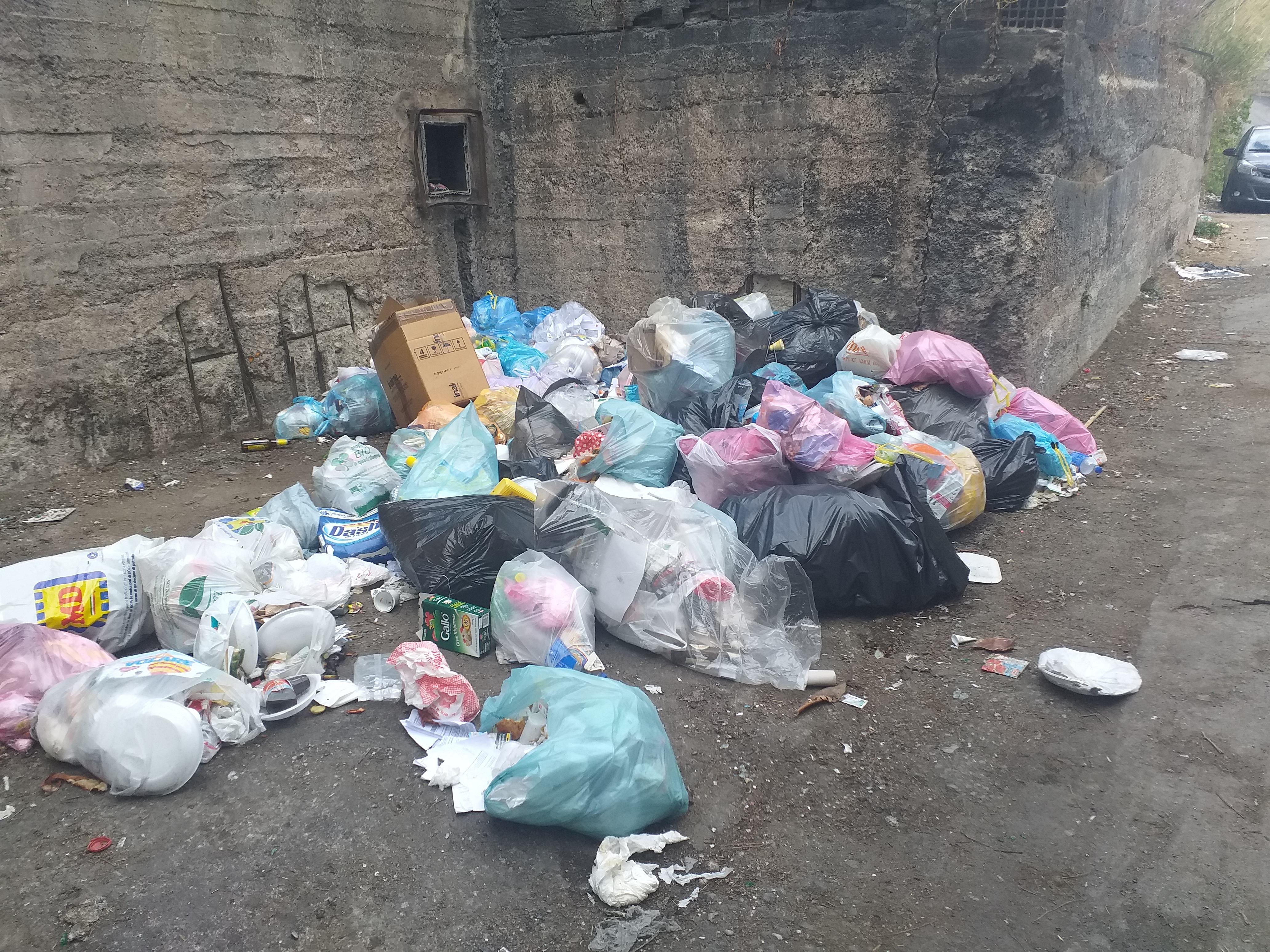 SPAZZATURA ABBANDONATA MESSINA (2)