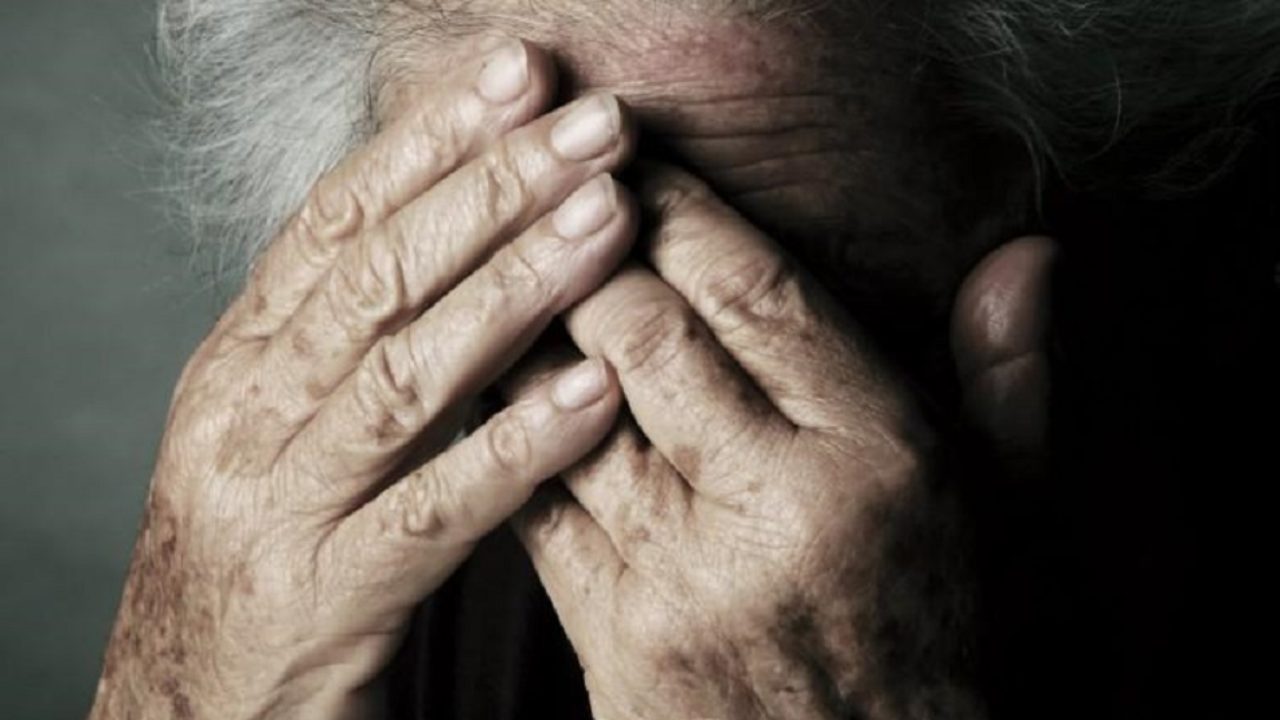 anziana violenza