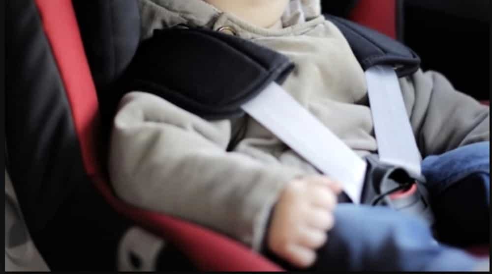 bimbo abbandonato in auto