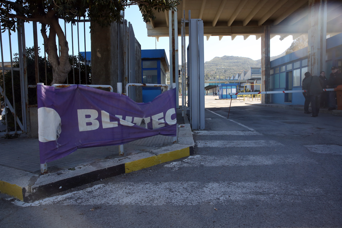 Termini Imerese, sit-in dei lavoratori davanti ai cancelli della Blutec
