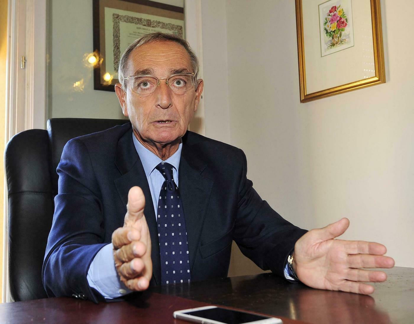 Pesaro, l’avvocato Carlo Taormina in conferenza stampa per omicidio Ismael Sant’Angelo in Vado