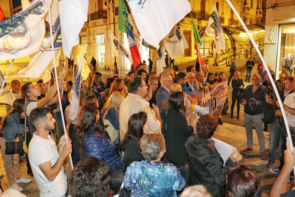 Fratelli d’Italia “Flashmob spazza-bugie”