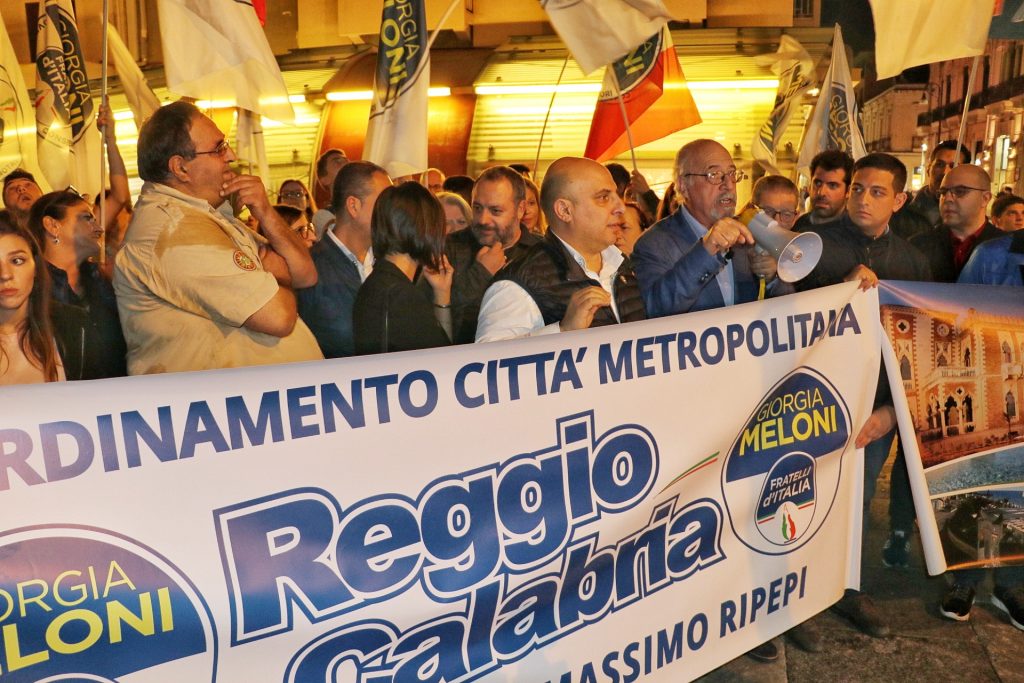 Fratelli d’Italia “Flashmob spazza-bugie”