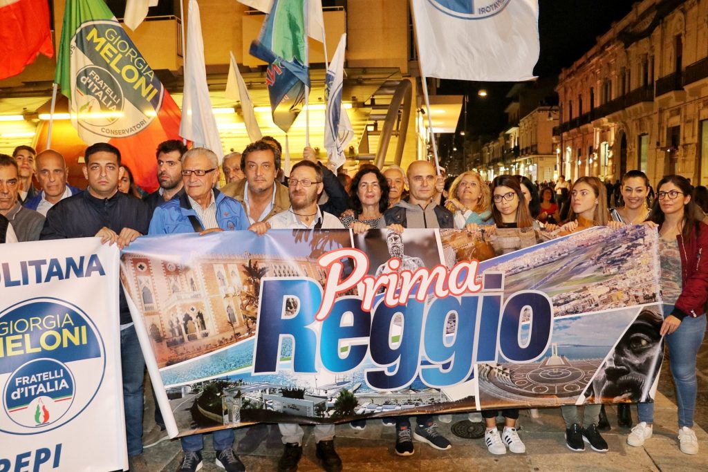 Fratelli d’Italia “Flashmob spazza-bugie”