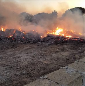 partanna incendio rifiuti