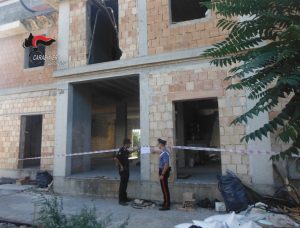 abusivismo edilizio sequestro carabinieri