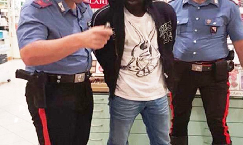 carabinieri arresto migrante