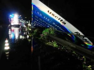 cartellone caduto autostrada