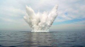 ordigno esplode mare