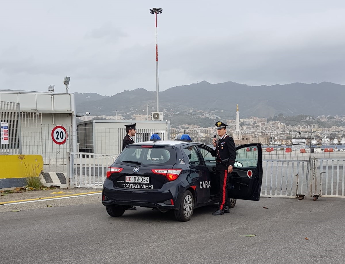 carabinieri porto messina