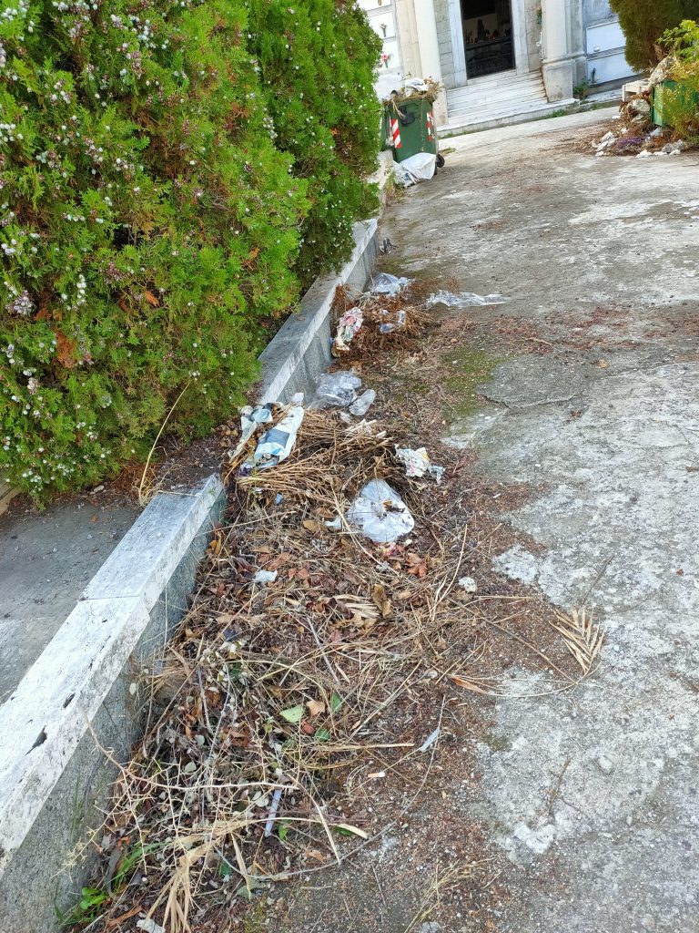 cimitero condera spazzatura