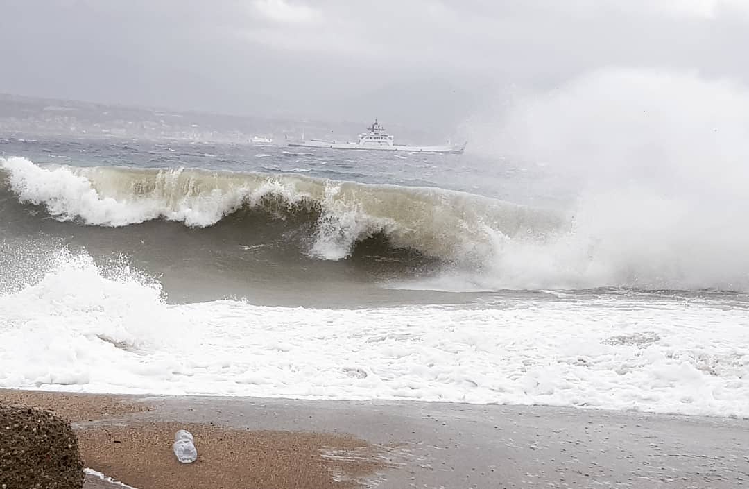 maltempo stretto di messina traghetti scirocco mare in tempesta 12 novembre 2019