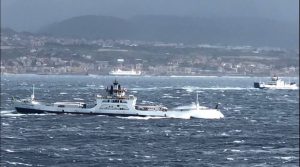 maltempo stretto di messina traghetti scirocco mare in tempesta 12 novembre 2019