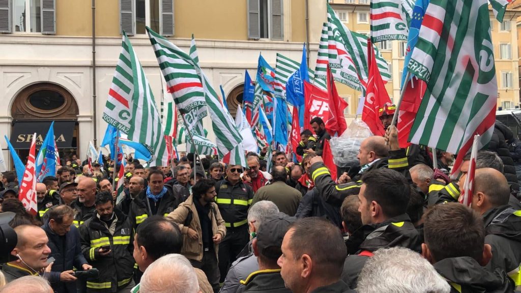 protesta vigili fuoco roma