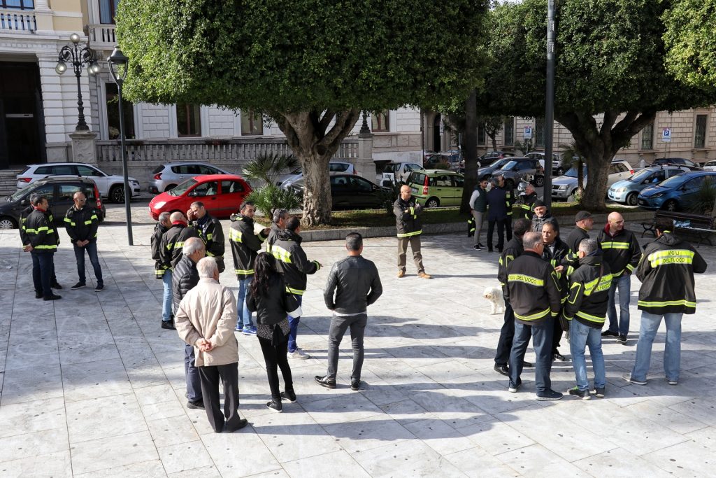 protesta vigili fuoco piazza italia