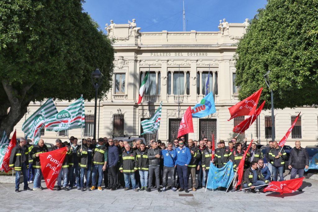 protesta vigili fuoco piazza italia