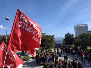 studenti piazza block friday messina (3)