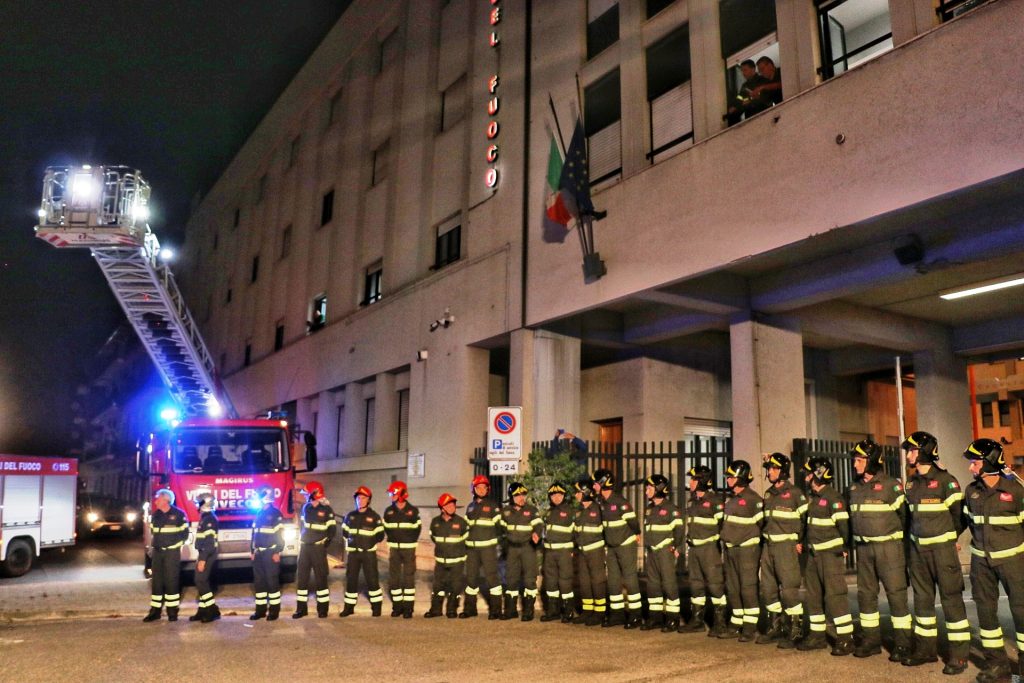 vigili del fuoco carabinieri polizia picchetto reggio calabria 5 novembre