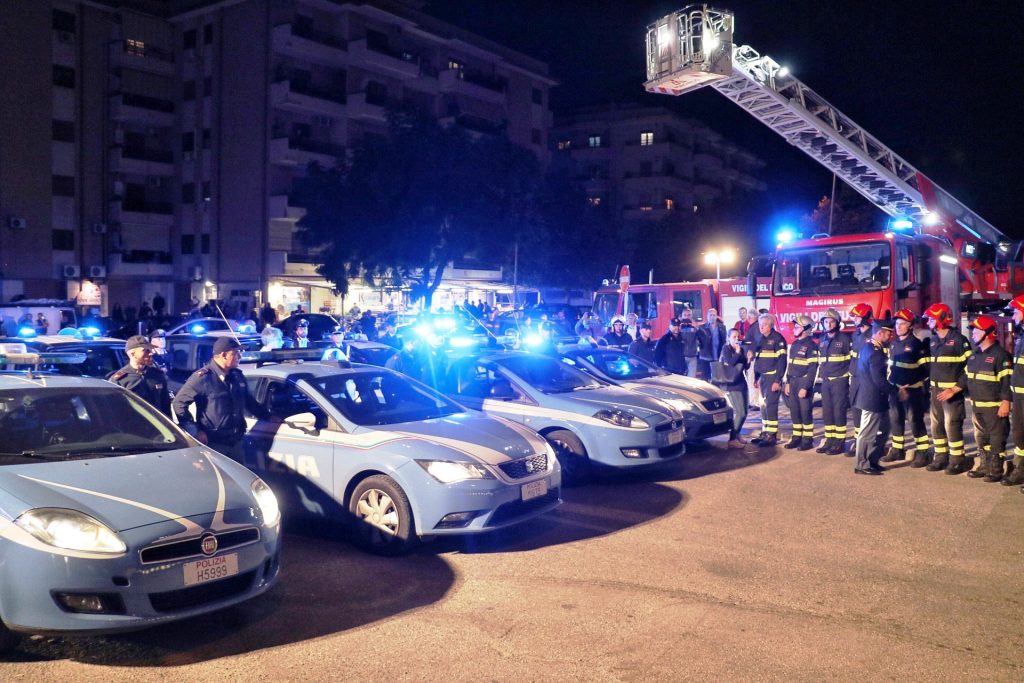 vigili del fuoco carabinieri polizia picchetto reggio calabria 5 novembre