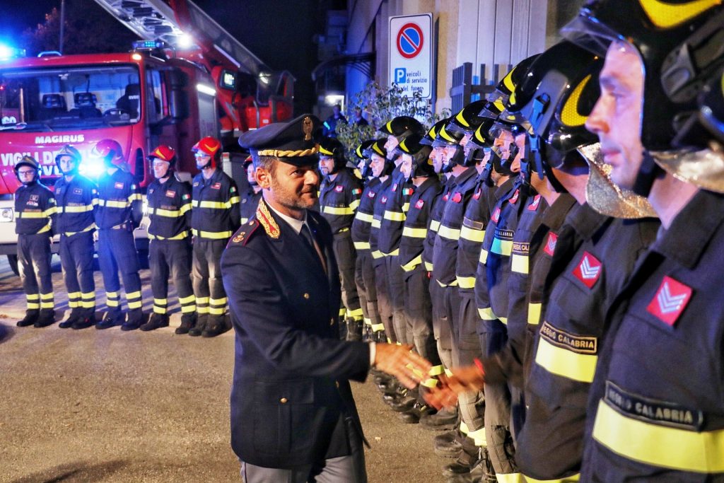 vigili del fuoco carabinieri polizia picchetto reggio calabria 5 novembre
