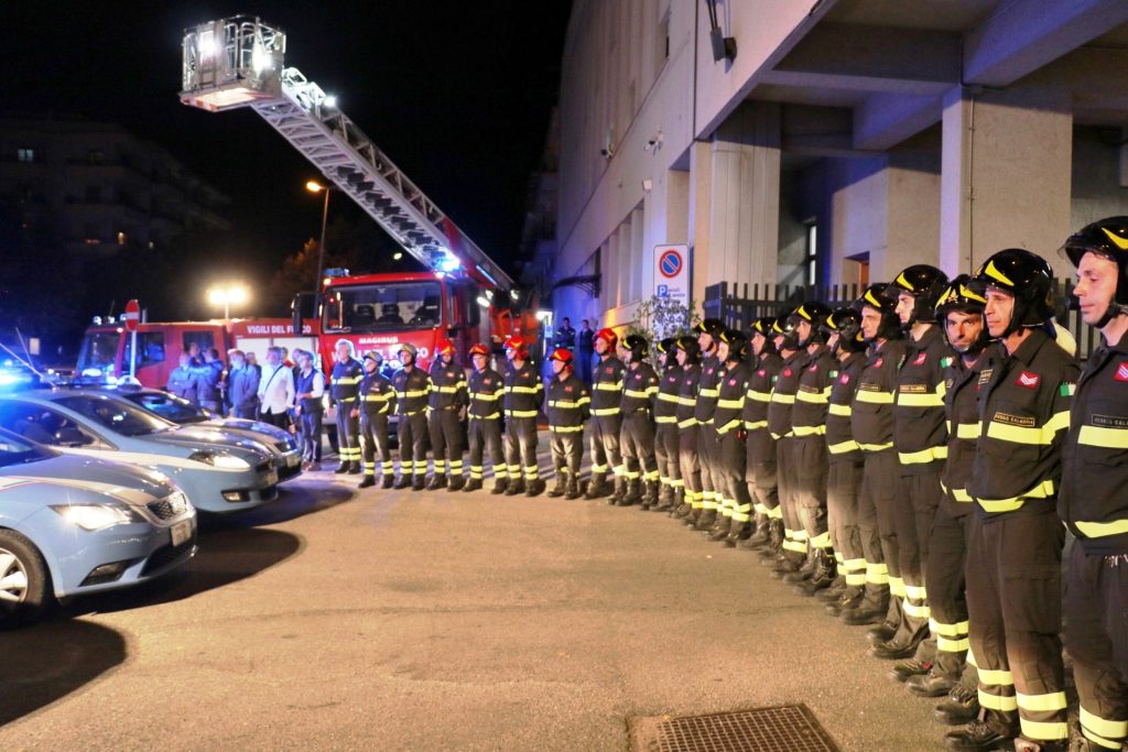 vigili del fuoco carabinieri polizia picchetto reggio calabria 5 novembre