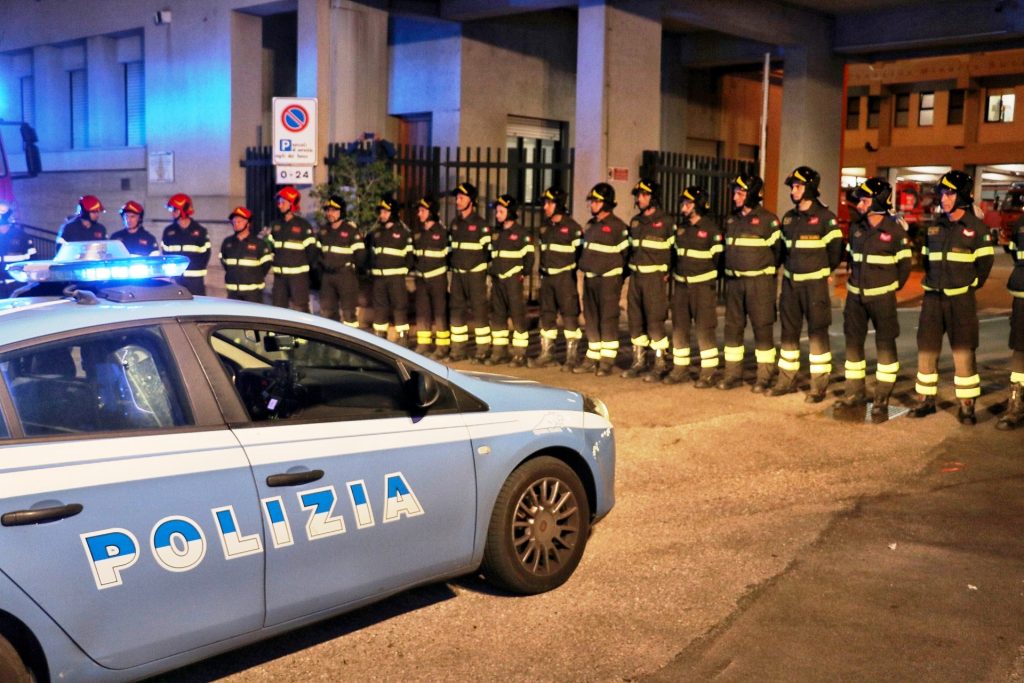 vigili del fuoco carabinieri polizia picchetto reggio calabria 5 novembre