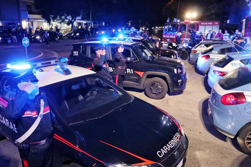 vigili del fuoco carabinieri polizia picchetto reggio calabria 5 novembre