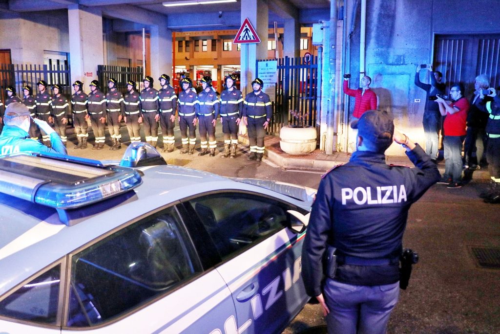 vigili del fuoco carabinieri polizia picchetto reggio calabria 5 novembre